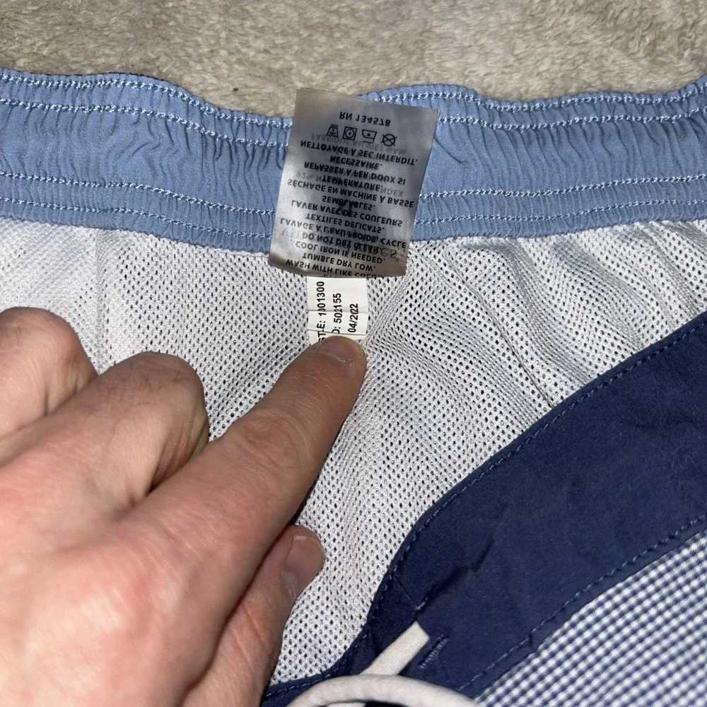 Vineyard  Vines Men's  Seersucker  Swim Trunks Size XL Blue Plaid Textured‎